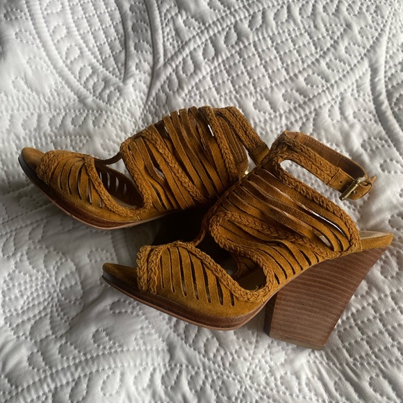 Vince Camuto Suede wedges - Picture 3 of 7